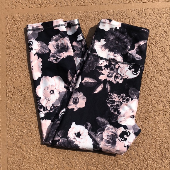 Balance Collection Floral Cropped Workout Leggings Sz M - Picture 7 of 7